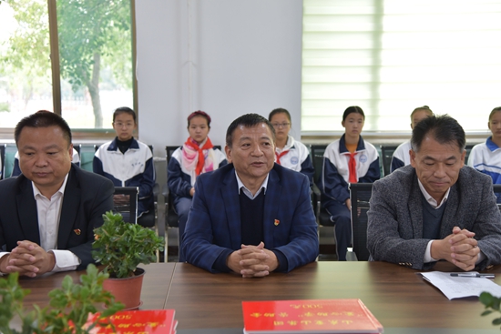 中欧体育参加罗村中心校“爱心助学”资助金发放仪式25